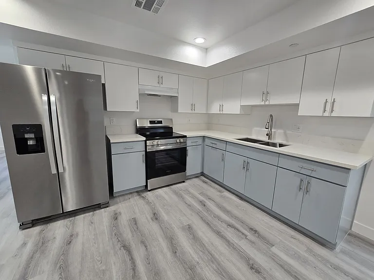 1807 Workman St #3/4 — Photo 1