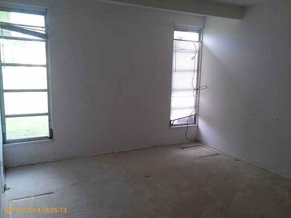 5th image of 207 Club Cir