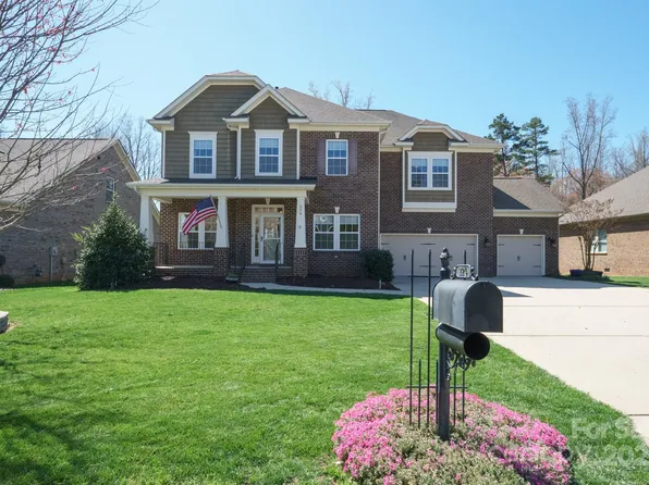 224 Alexandria Dr, Mooresville, NC 28115