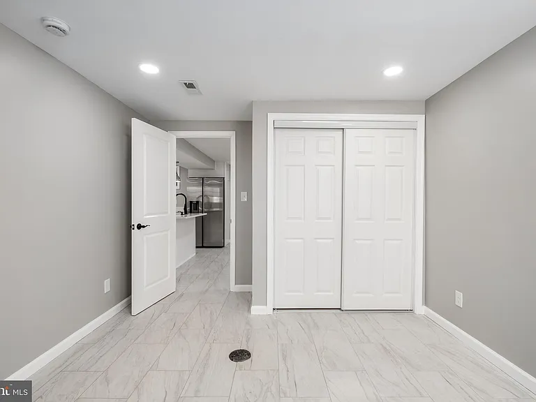 1319 C St NE #B — Photo 16