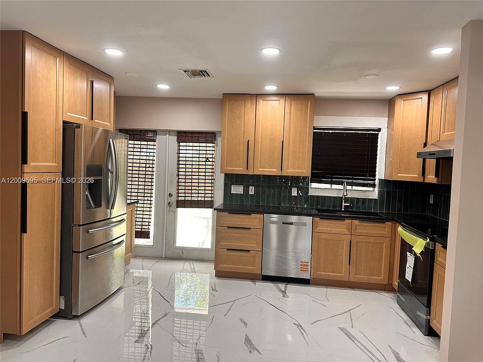 1st image of 3614 Everglades Rd