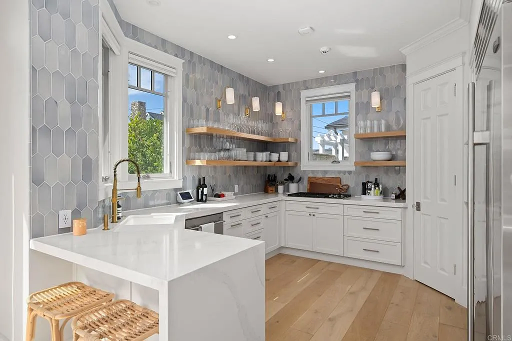 4 bed, 4.5 bath, 2750 sqft, $60,000 — Photo 4