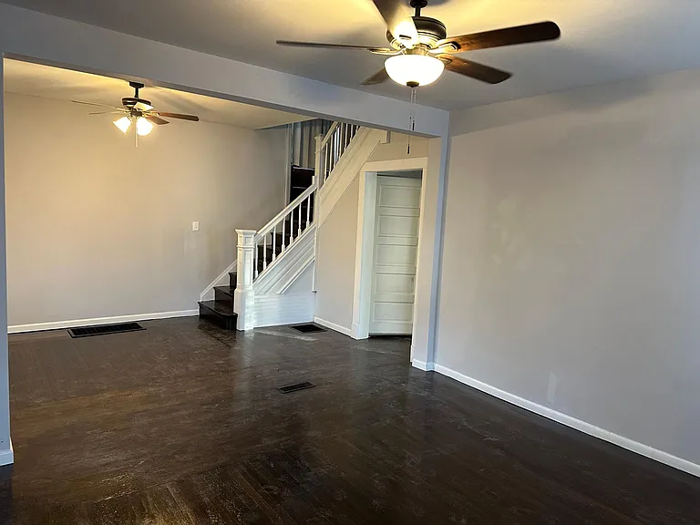 2119 Hudson Ave — Photo 6