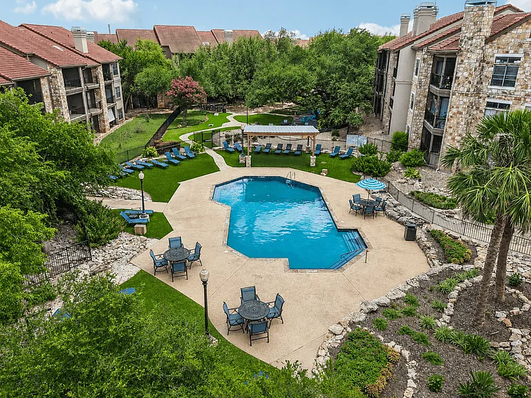 Waters Edge Apartment Homes — Photo 85