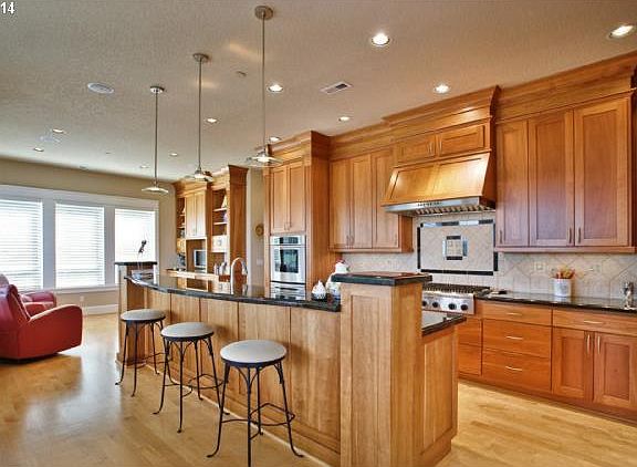 5th image of 23150 SW Stafford Hill Dr