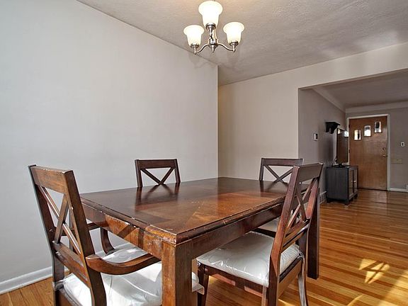 4th image of 9961 Gabriella Dr