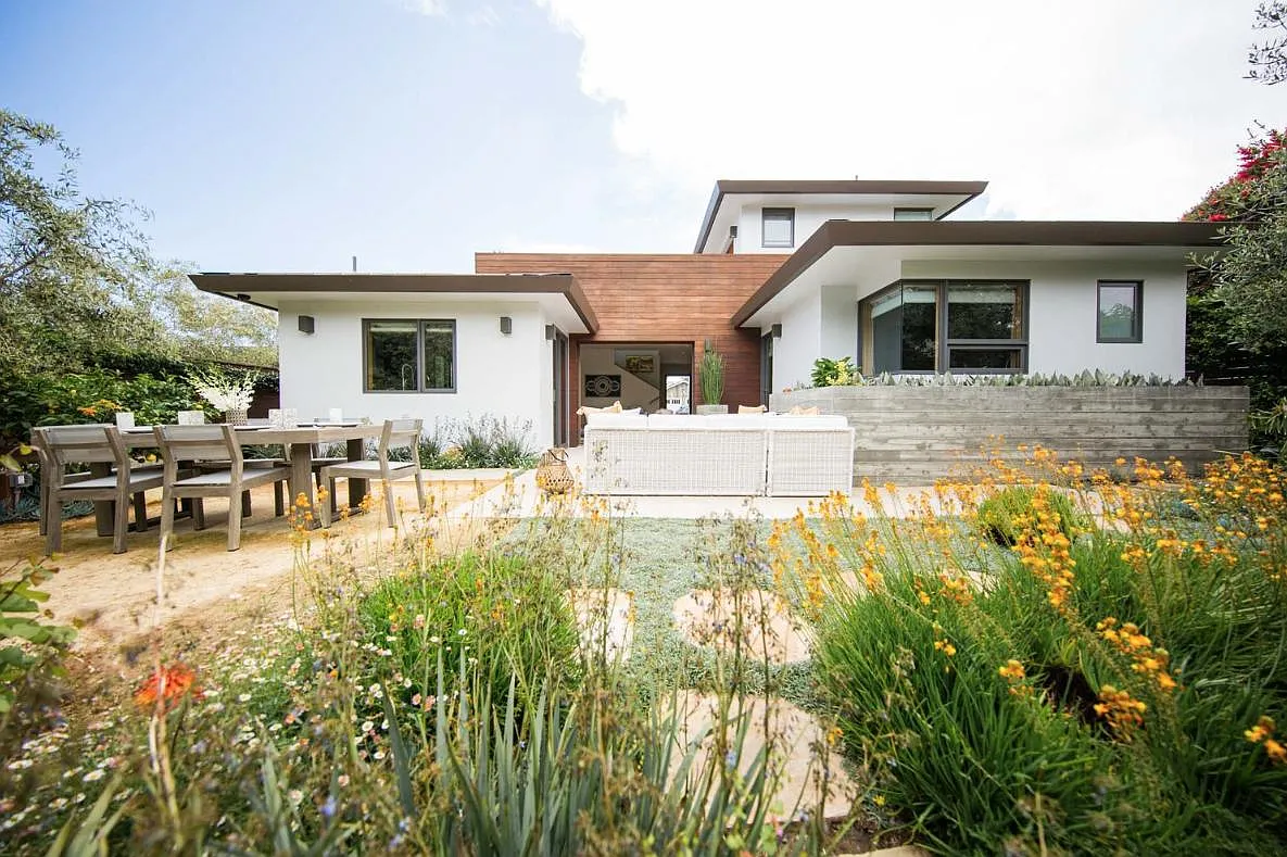 222 La Marina — Photo 1
