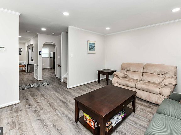 4th image of 4426 Airlie Way