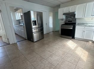 100 Aiken Ave #2, Lowell, MA 01850