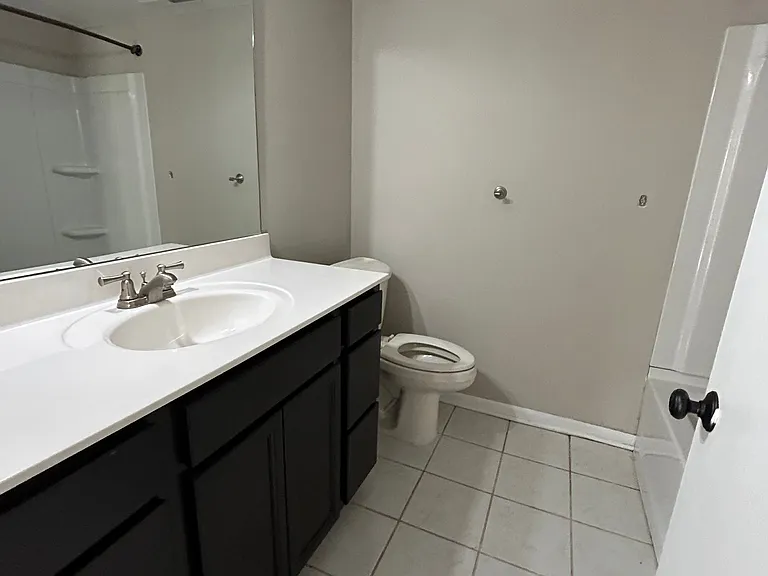 1300 Fieldcrest — Photo 14