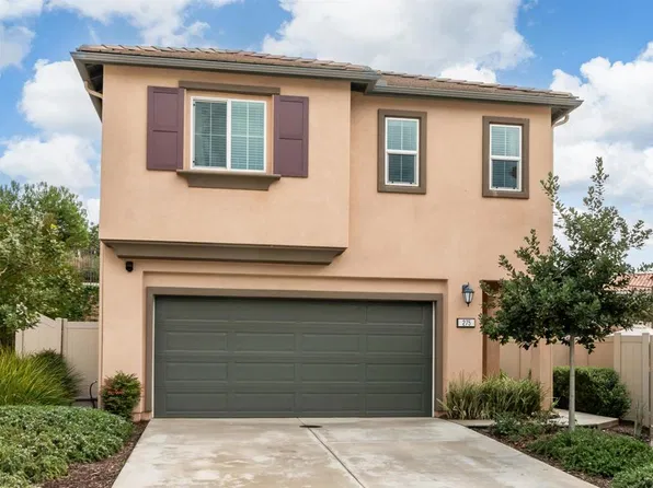 275 Camellia Way, Vista, CA 92083