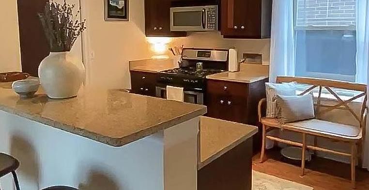 1st image of 3810 N Sheffield Ave #1L