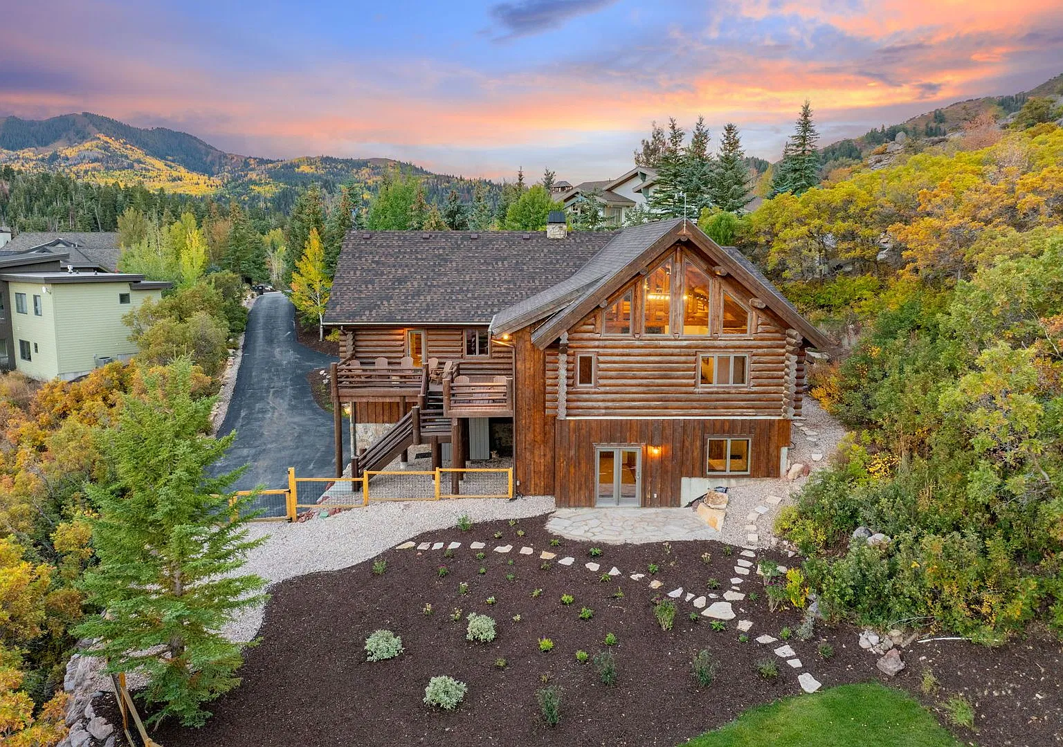 Luxury Mountain Home in Pineridge — Photo 3