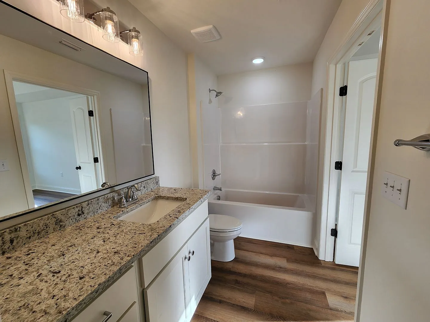 !!New Construction!! NEAR Pinegrove Elementary/Middle - 4BR Home with Granite Countertops, LVP Fl... — Photo 4