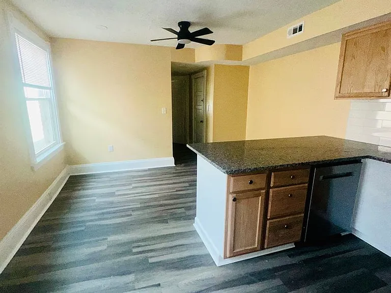 6 N. Dooley Ave. — Photo 10
