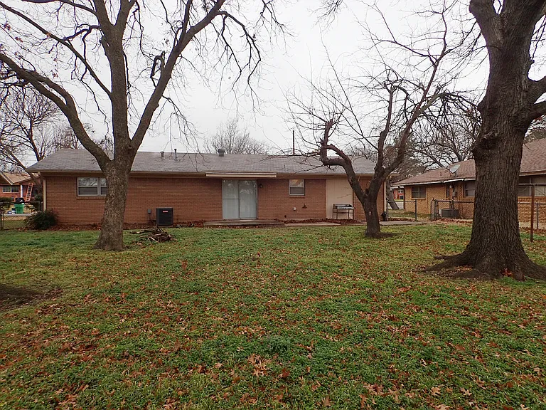 1216 Elmwood St — Photo 11