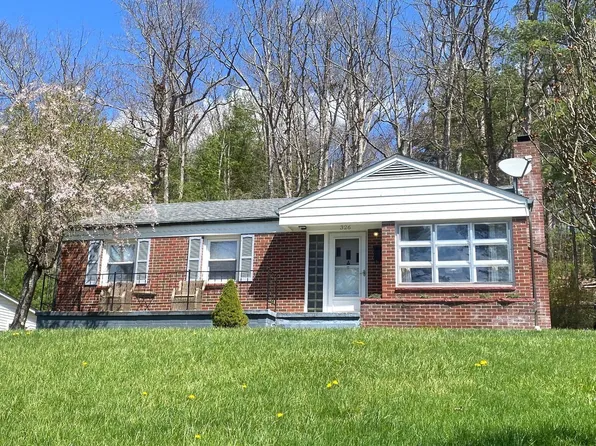 326 Old White Trl, White Sulphur Springs, WV 24986