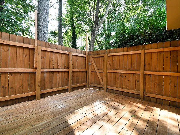 1606 Queen Anne Ct — Photo 28