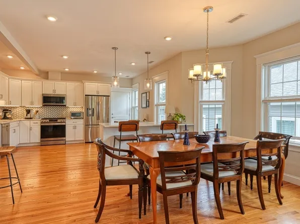 125 Marshall St #2, Watertown, MA 02472