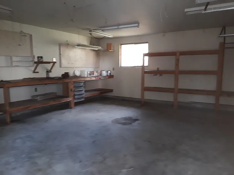 20618 Kelly Lake Rd E — Photo 12