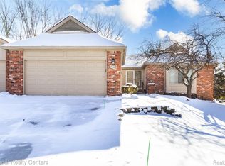 37019 Driftwood #5, Farmington, MI 48331