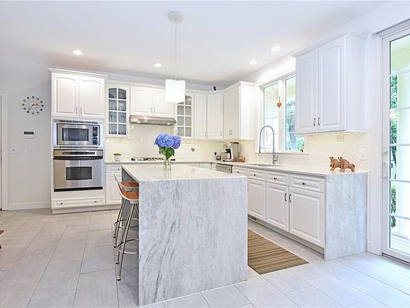 3rd image of 481 Glen Hill Dr