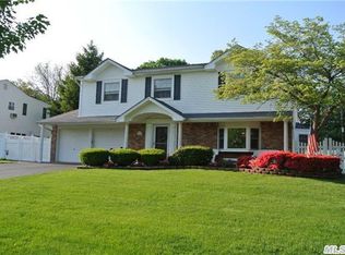 7 Dover Hill Dr, Nesconset, NY 11767