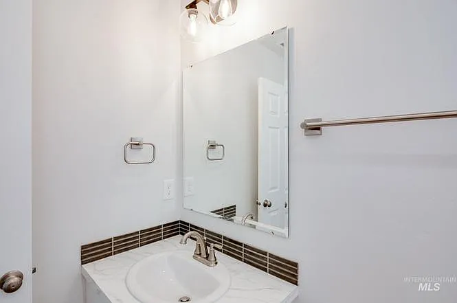4823 Fire Opal St — Photo 9