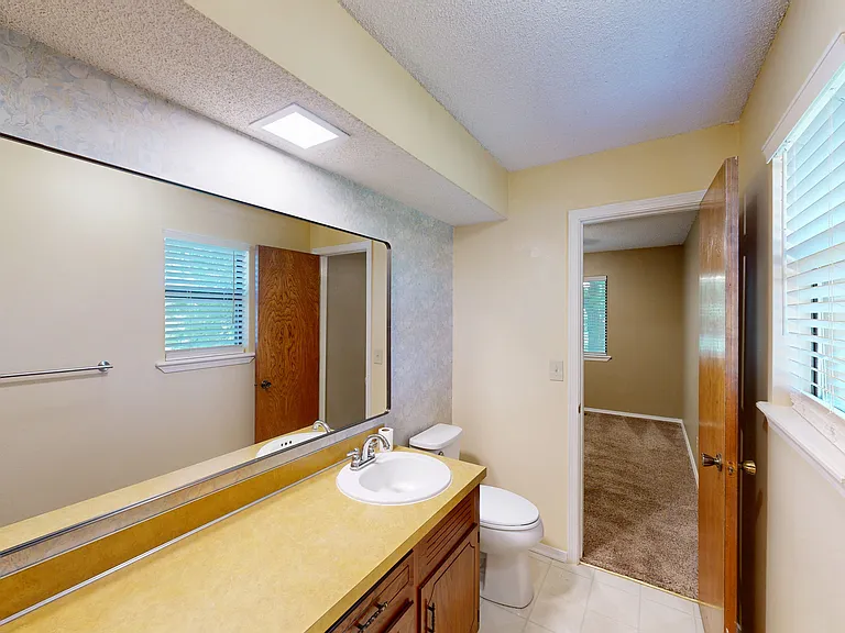 1275 N Gregg Ave — Photo 33