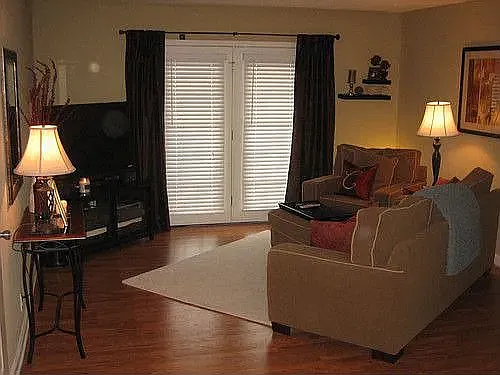 2 bed, 1040 sqft, $1,350 — Photo 2