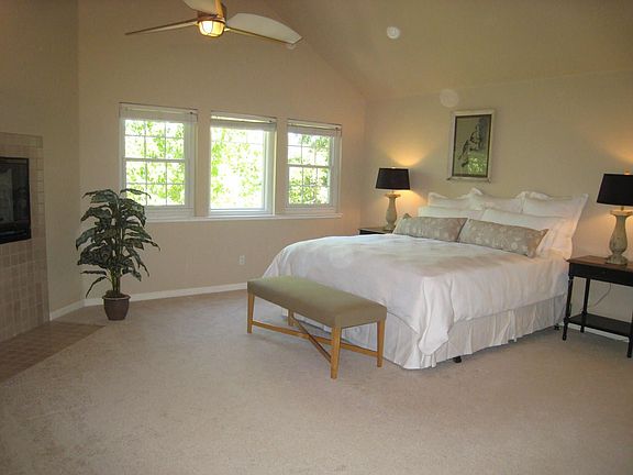 The maste rsuite is HUGE