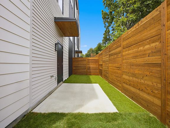 5th image of 4605 Belmont Ave #2