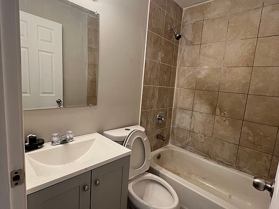 4th image of 8442 N Broadway St #1A