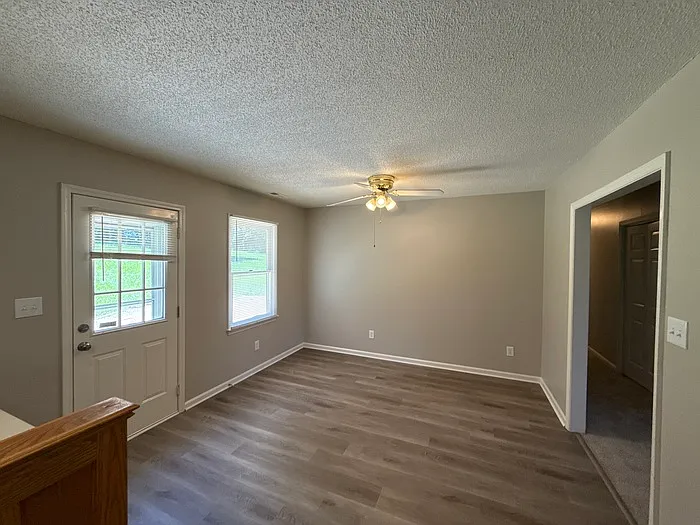 3211 Karen Ln — Photo 8