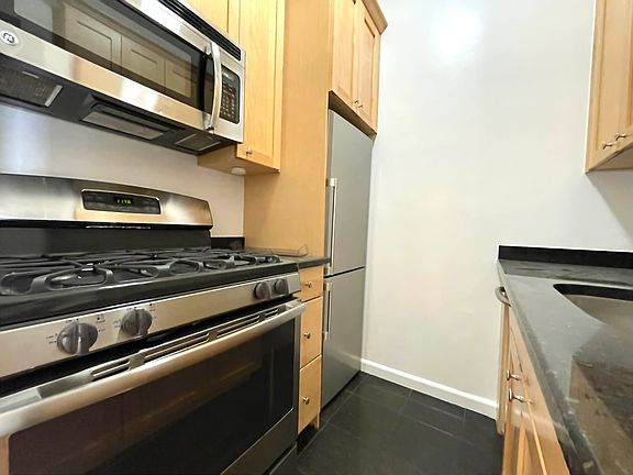 4th image of 48 W 73rd St APT 4C