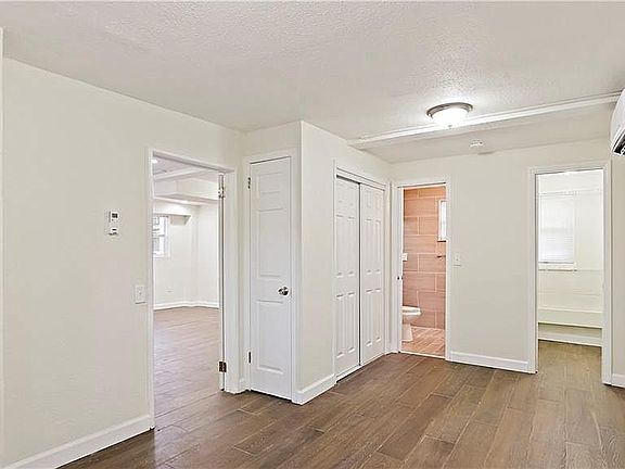 5th image of 345 1/2 21st Ave S