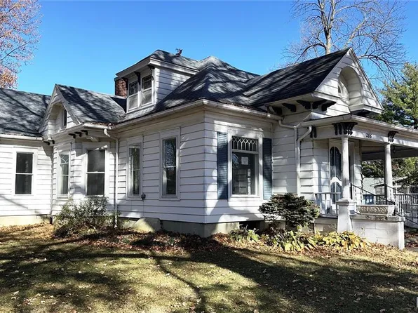 286 Franklin St, White Hall, IL 62092