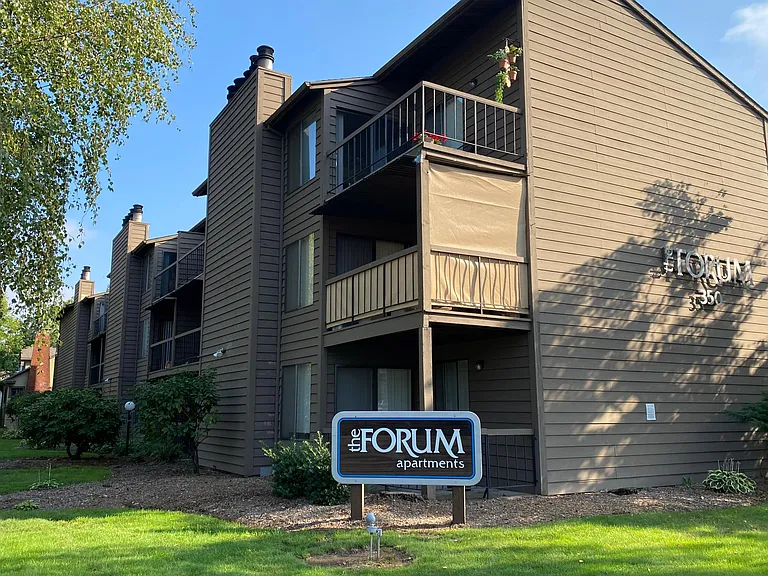 THE FORUM APARTMENTS — Photo 1