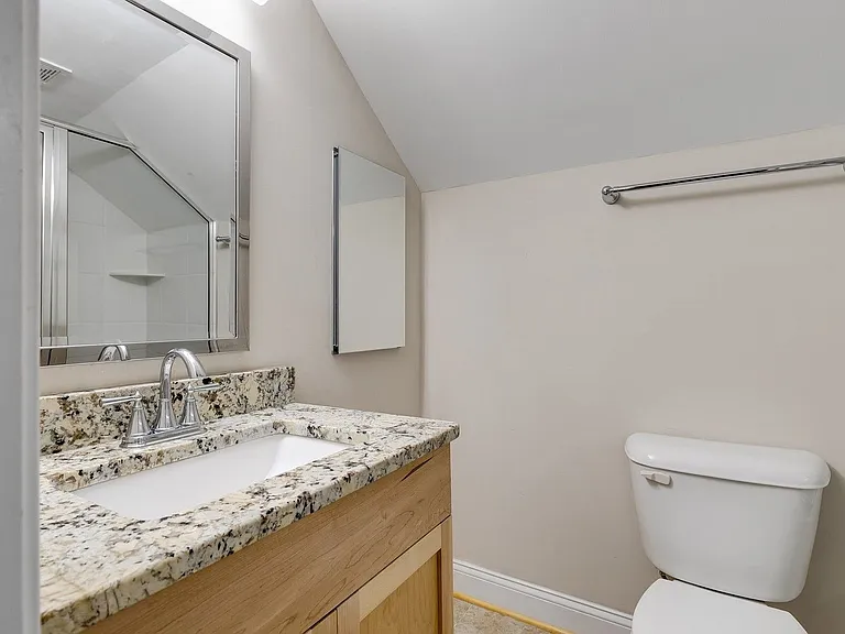 1710 E Franklin St — Photo 38