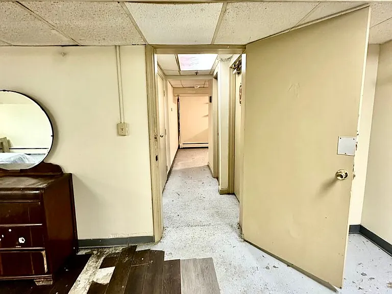 100 Evergreen St — Photo 3