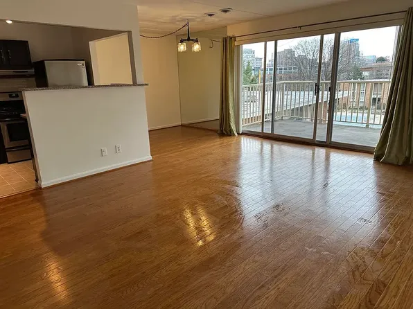 2648 Redcoat Dr APT 1C, Alexandria, VA 22303