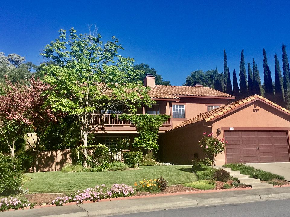 1st image of 414 Oakwood Dr