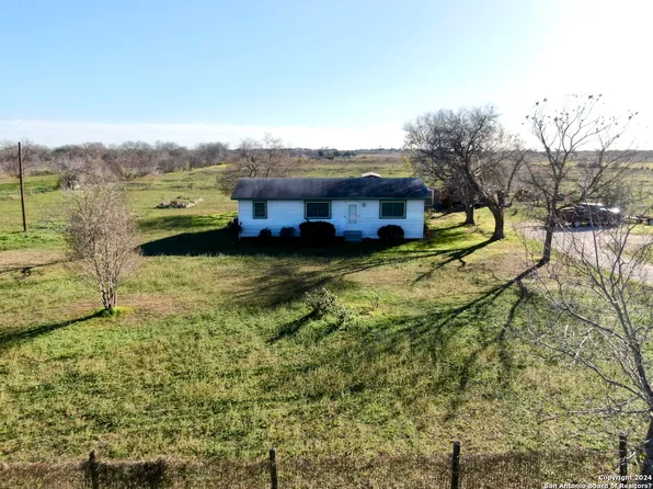 415 COUNTY ROAD 664, Devine, TX 78016
