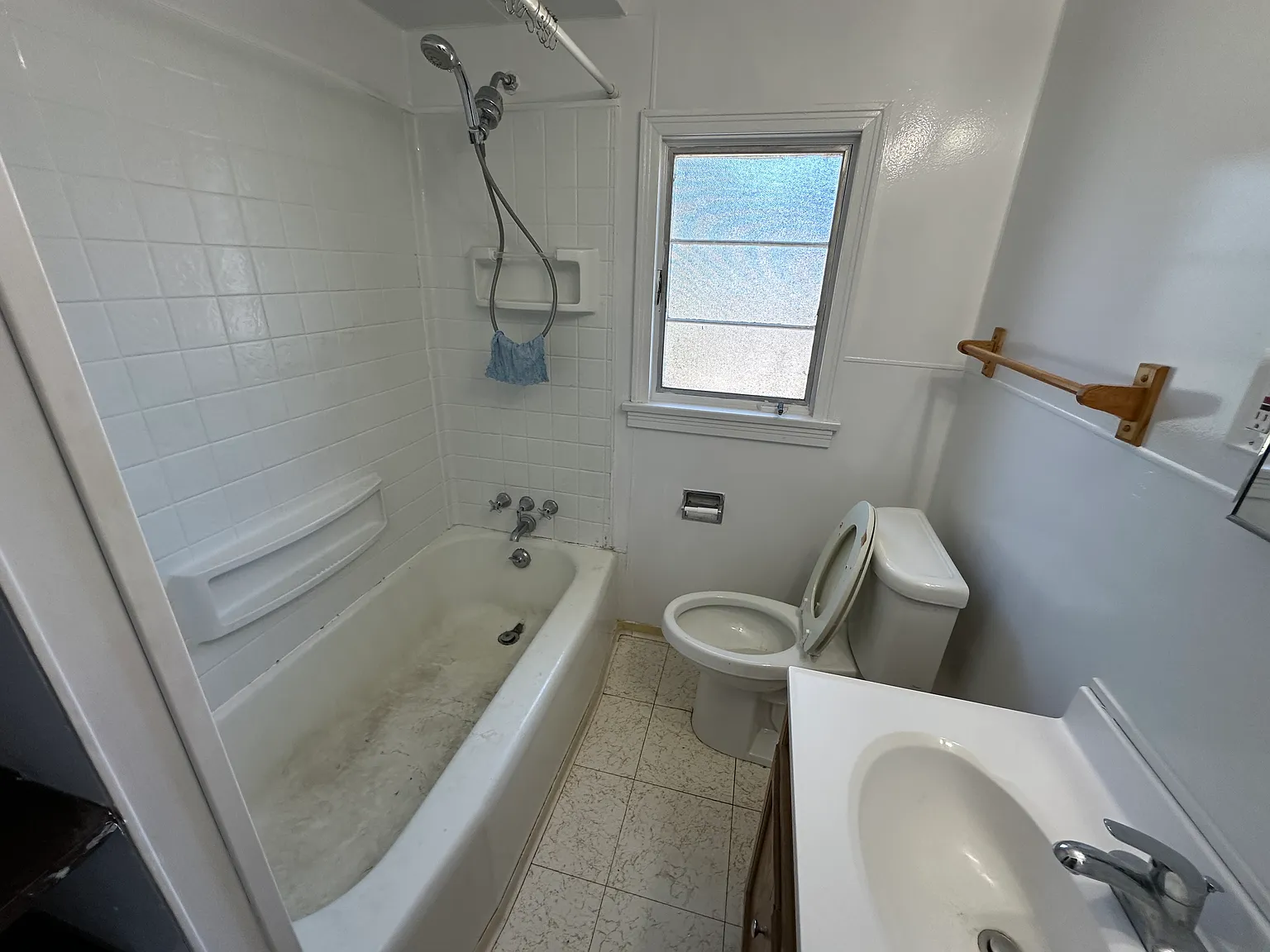 3 bed, 1.5 bath, 1352 sqft, $1,900 — Photo 3