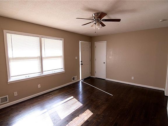 3rd image of 13112 Winchester Ave