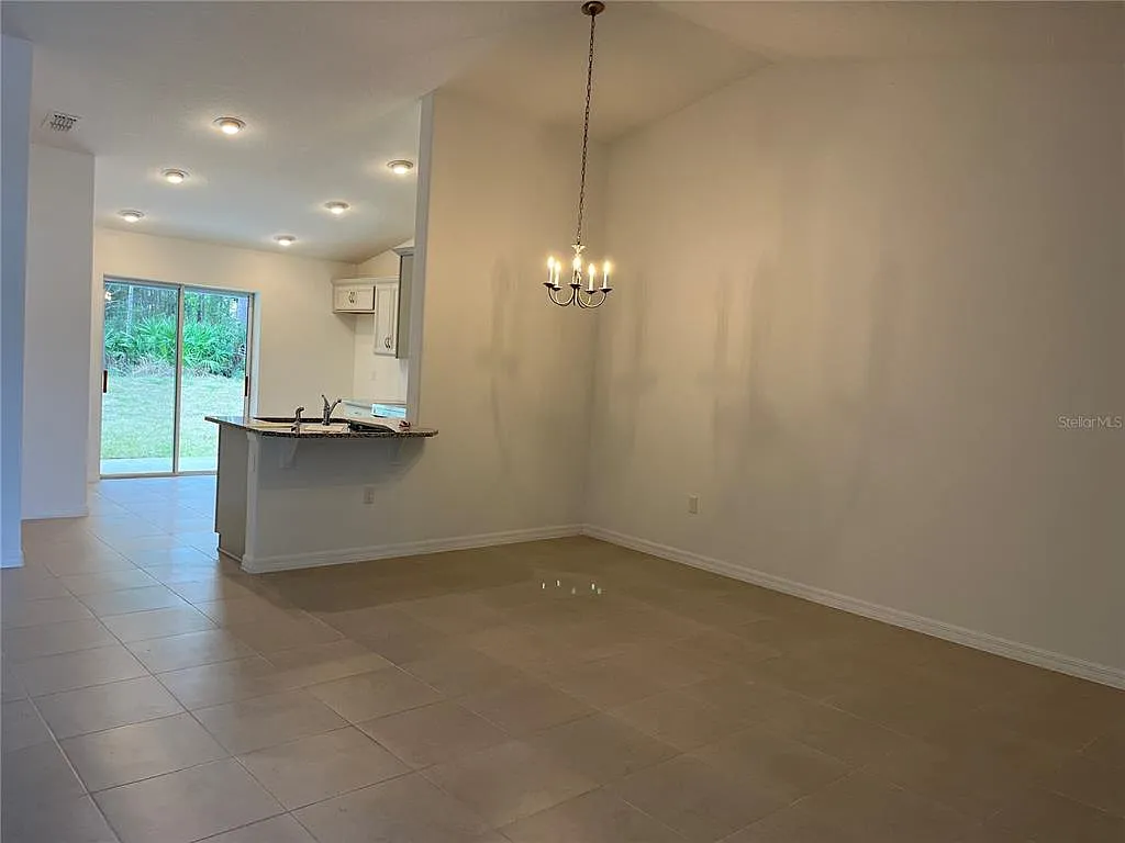 3 bed, 2.0 bath, 1213 sqft, $1,700 — Photo 4