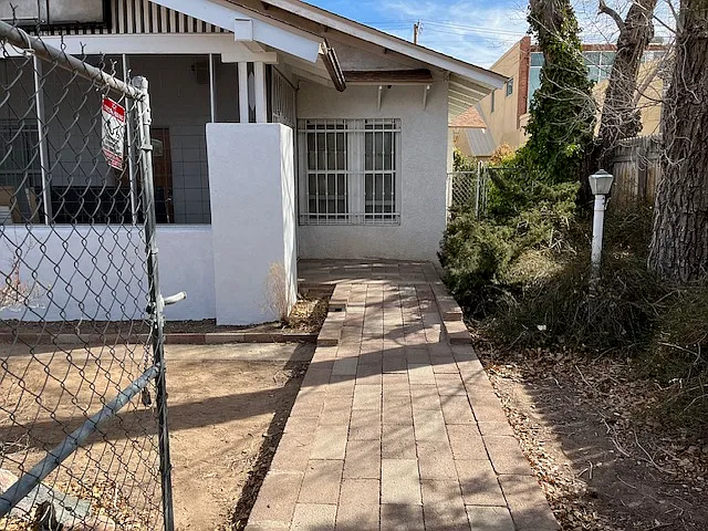 Vassar Dr SE — Photo 13