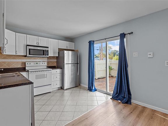 3rd image of 4058 Paule Ave