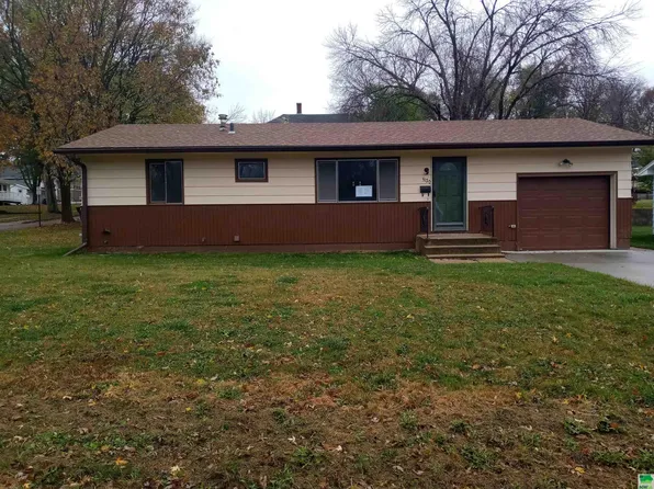 5120 Garretson Ave, Sioux City, IA 51106