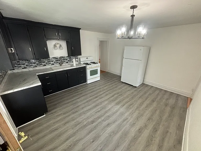 15 Walnut St #2 — Photo 10